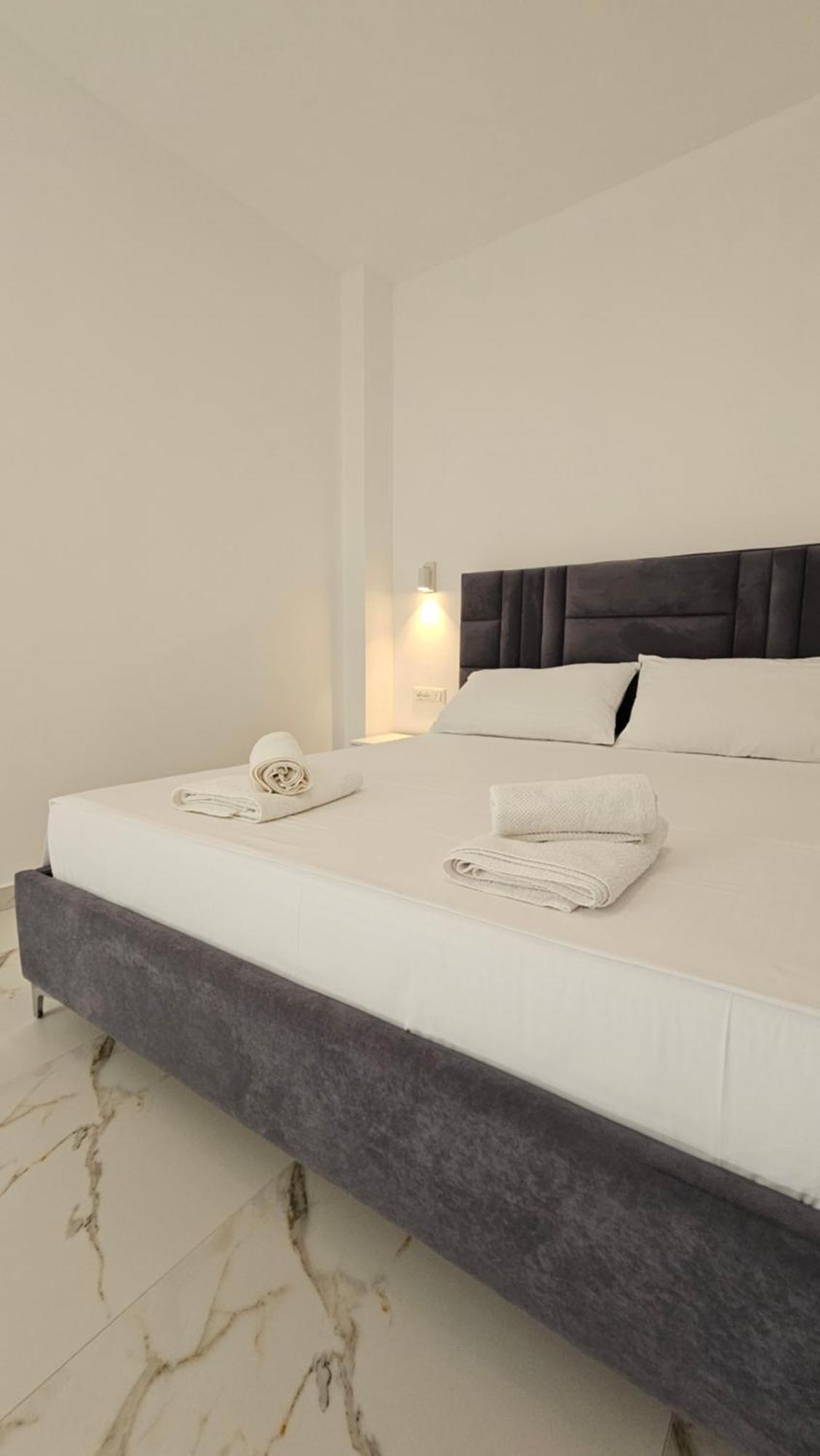 Blue Mare Apartments Sarandë Exterior foto